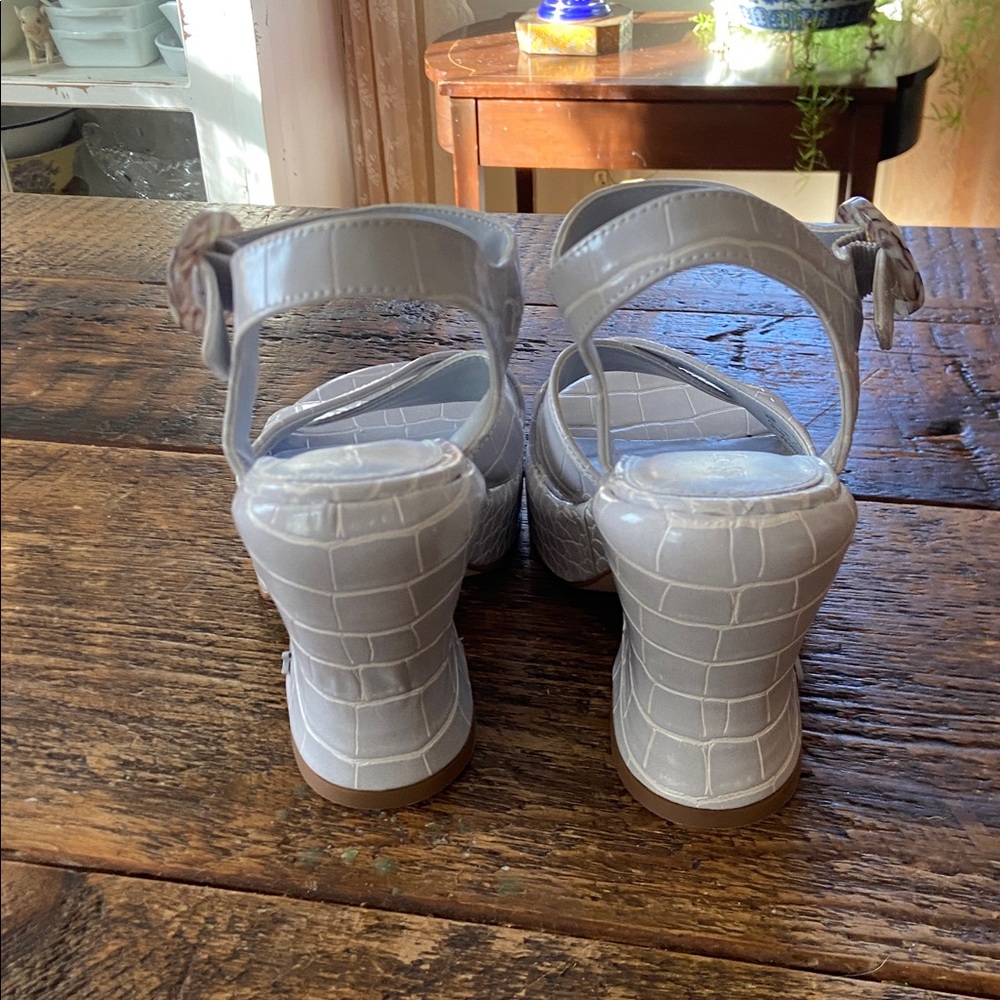 Light grey Croc-Embossed Women Sandals - Picture 2 of 7